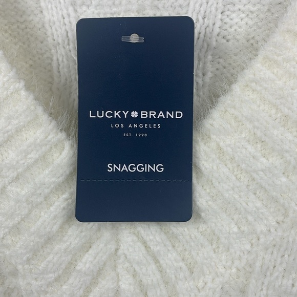 LUCKY BRAND NWT White Snagging Fuzzy Eyelash Cable Knit V-Neck Sweater sz small - Picture 5 of 7